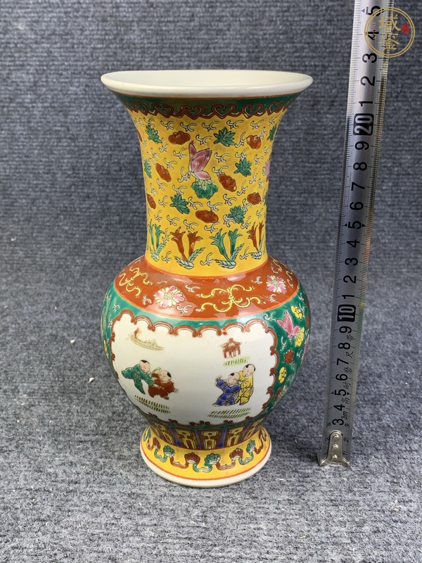 古玩陶瓷粉彩開窗嬰戲紋賞瓶真品鑒賞圖