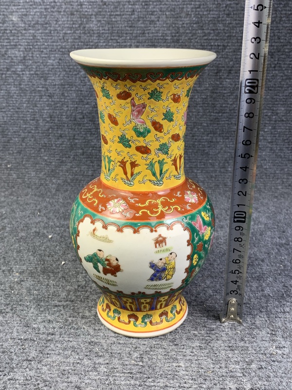 古玩陶瓷粉彩開窗嬰戲紋賞瓶拍賣，當(dāng)前價格158元