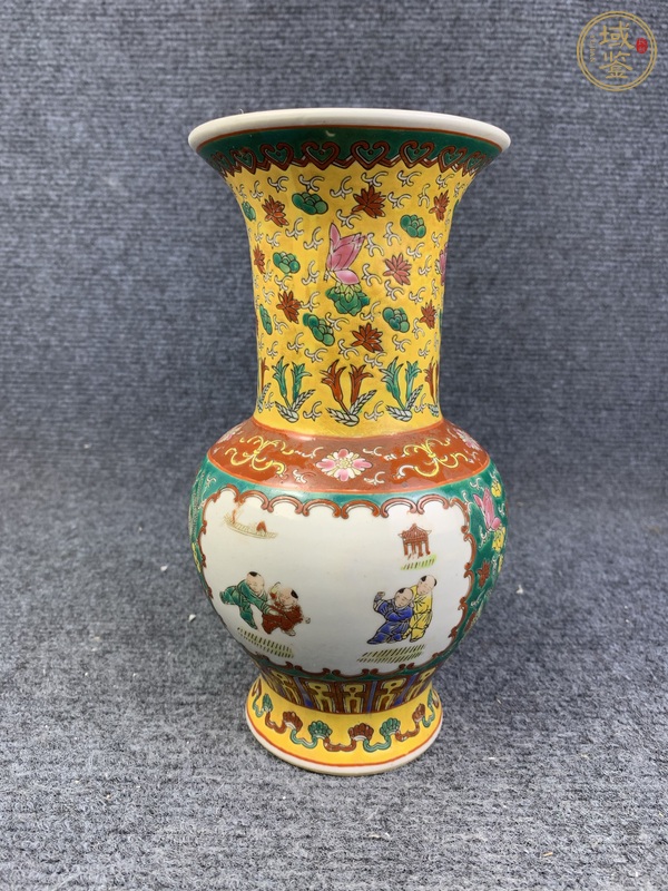 古玩粉彩開窗嬰戲紋賞瓶真品鑒賞圖