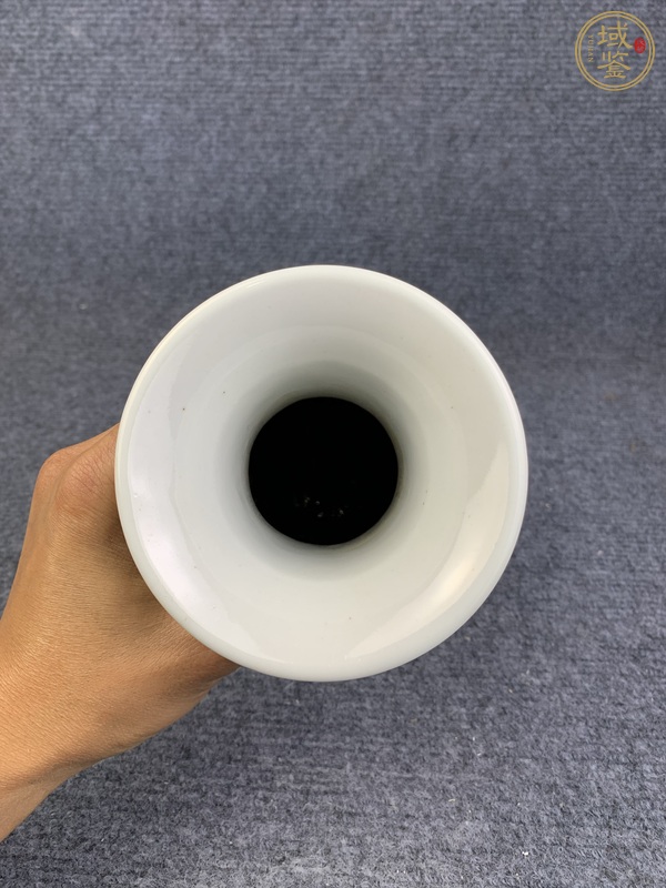 古玩陶瓷粉彩開窗嬰戲紋賞瓶真品鑒賞圖
