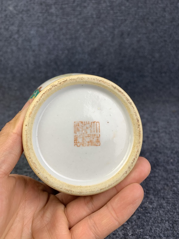 古玩陶瓷粉彩開窗嬰戲紋賞瓶拍賣，當前價格158元