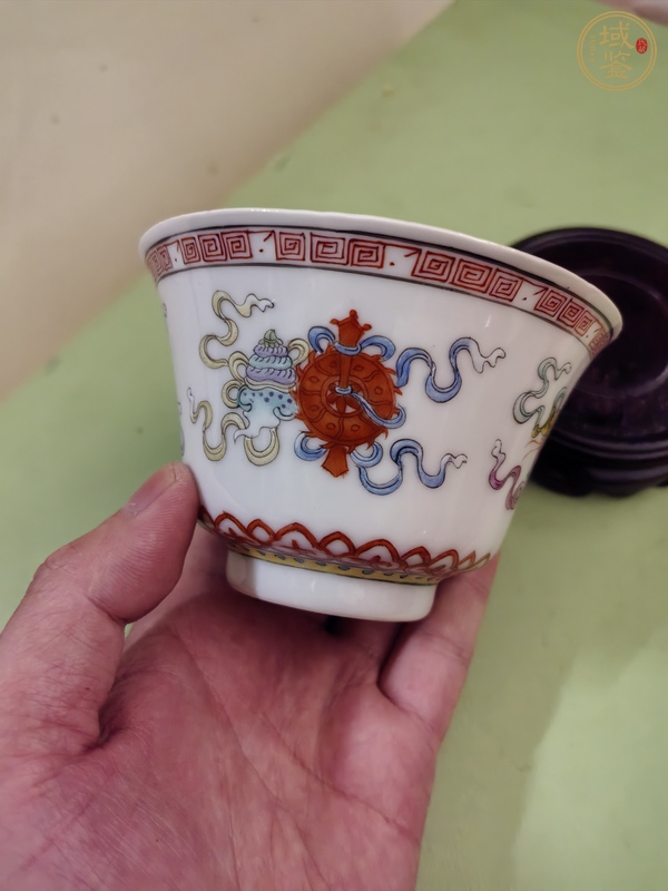古玩陶瓷佛家八寶粉彩杯真品鑒賞圖