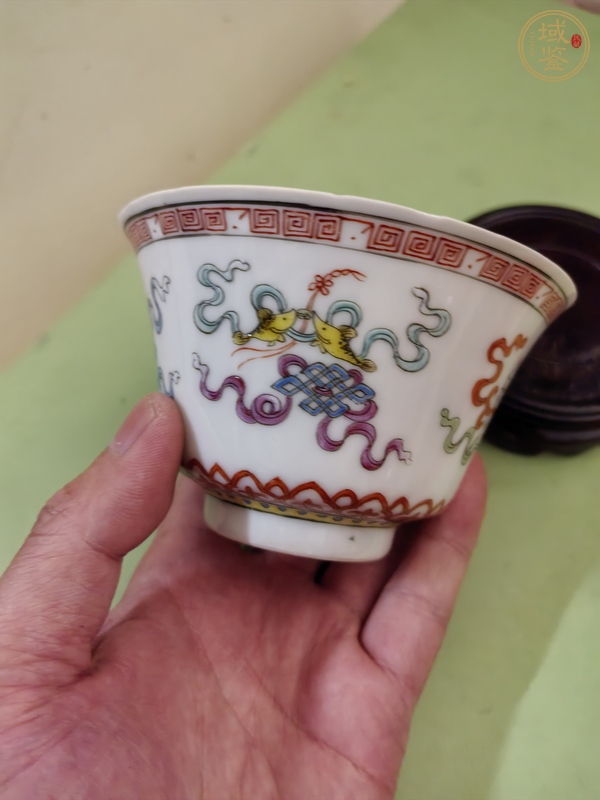 古玩陶瓷佛家八寶粉彩杯真品鑒賞圖