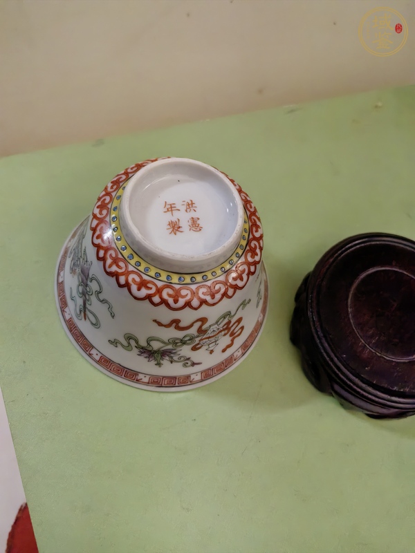 古玩陶瓷佛家八寶粉彩杯真品鑒賞圖