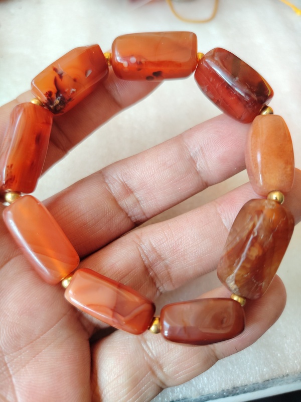 古玩玉器天然紅瑪瑙珠手串拍賣(mài)，當(dāng)前價(jià)格138元