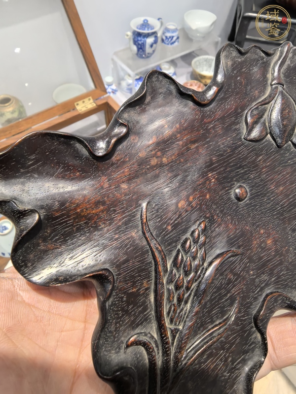 古玩紫檀雕刻-荷葉承盤真品鑒賞圖