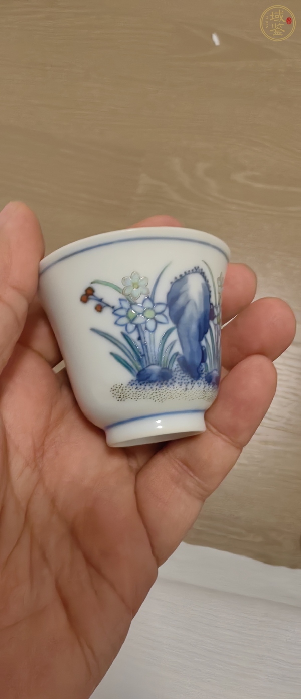 古玩陶瓷斗彩洞石水仙紋杯真品鑒賞圖