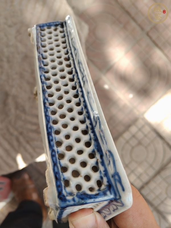 古玩青花鏤空水仙盆真品鑒賞圖