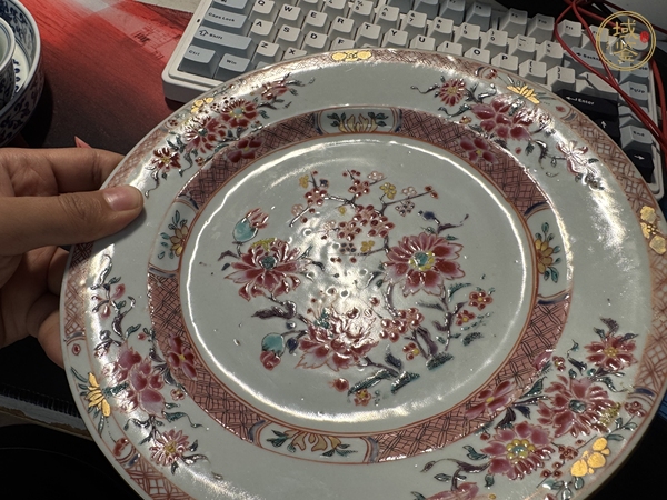 古玩陶瓷粉彩花卉紋折沿盤真品鑒賞圖