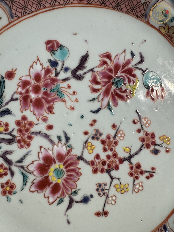 古玩陶瓷粉彩花卉紋折沿盤真品鑒賞圖
