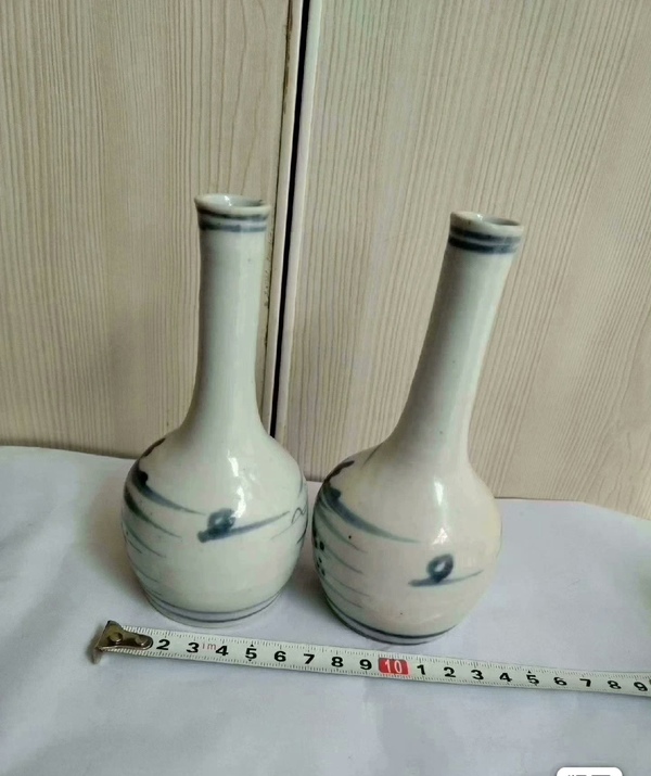 古玩陶瓷清中期青花山水長頸瓶拍賣，當(dāng)前價格4998元
