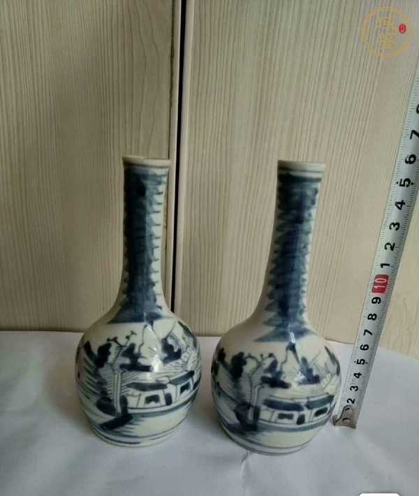 古玩陶瓷清中期青花山水長頸瓶真品鑒賞圖