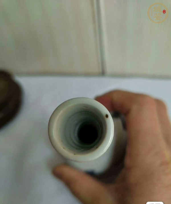 古玩陶瓷清中期青花山水長頸瓶真品鑒賞圖