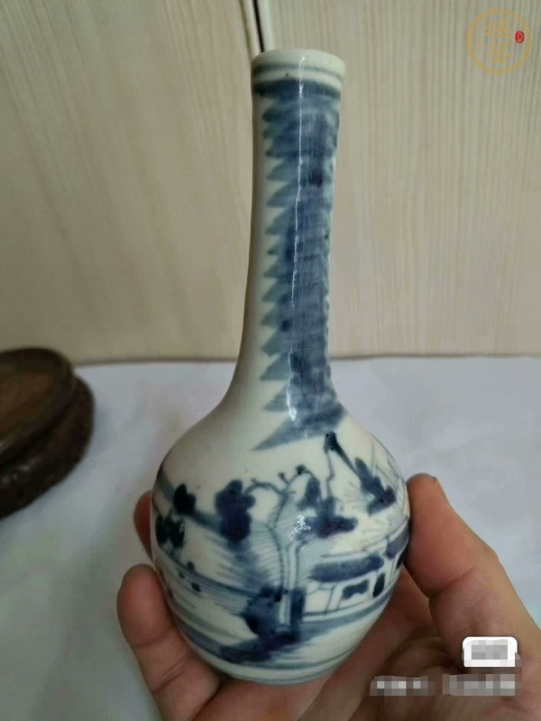 古玩陶瓷清中期青花山水長頸瓶真品鑒賞圖