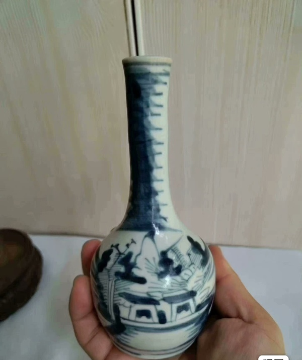 古玩陶瓷清中期青花山水長頸瓶拍賣，當(dāng)前價格4998元