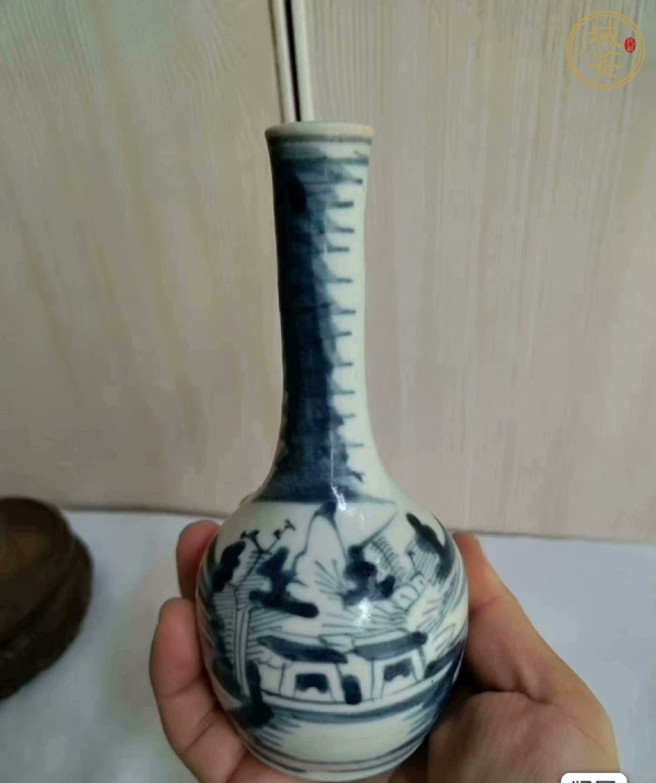 古玩陶瓷清中期青花山水長頸瓶真品鑒賞圖