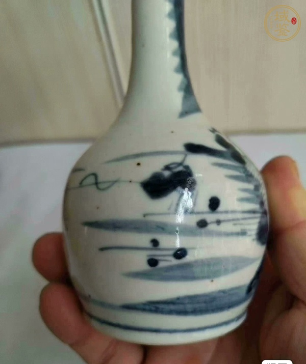 古玩陶瓷清中期青花山水長頸瓶真品鑒賞圖