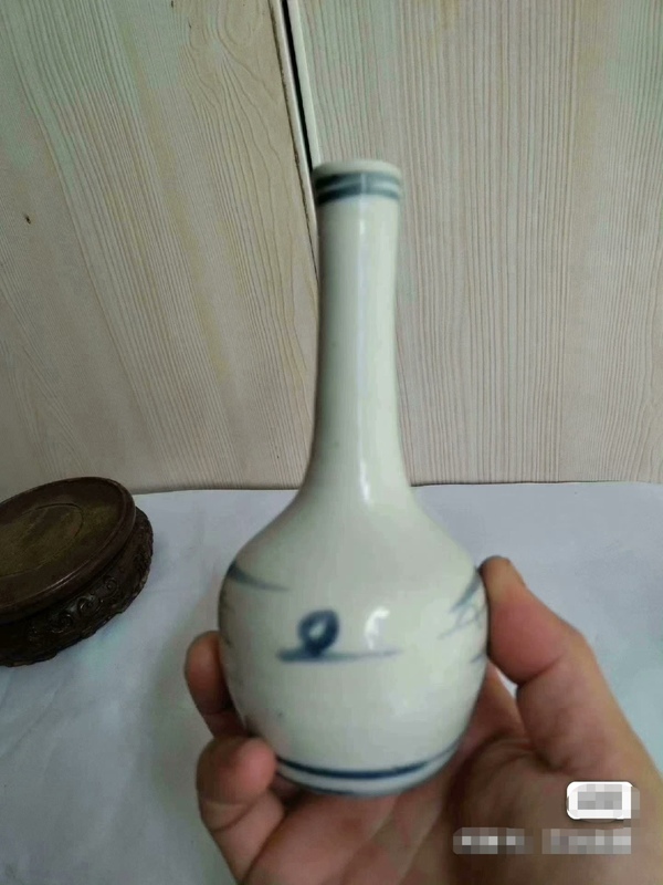 古玩陶瓷清中期青花山水長頸瓶拍賣，當(dāng)前價格4998元