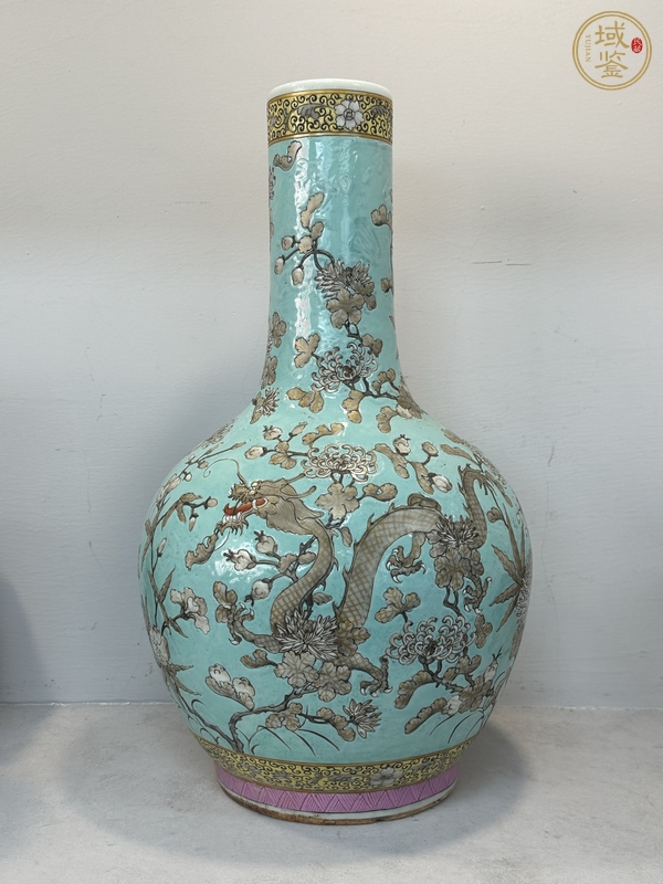 古玩花間龍紋綠松石釉地墨彩天球瓶真品鑒賞圖
