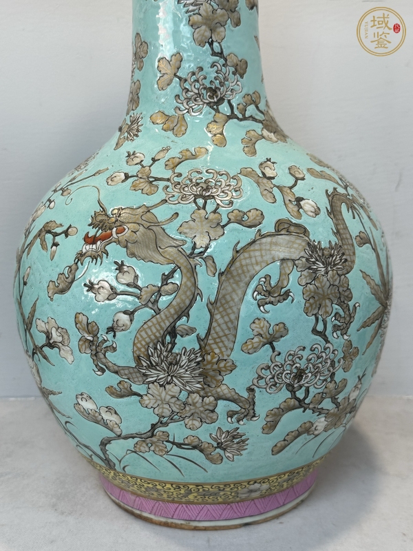 古玩陶瓷花間龍紋綠松石釉地墨彩天球瓶真品鑒賞圖