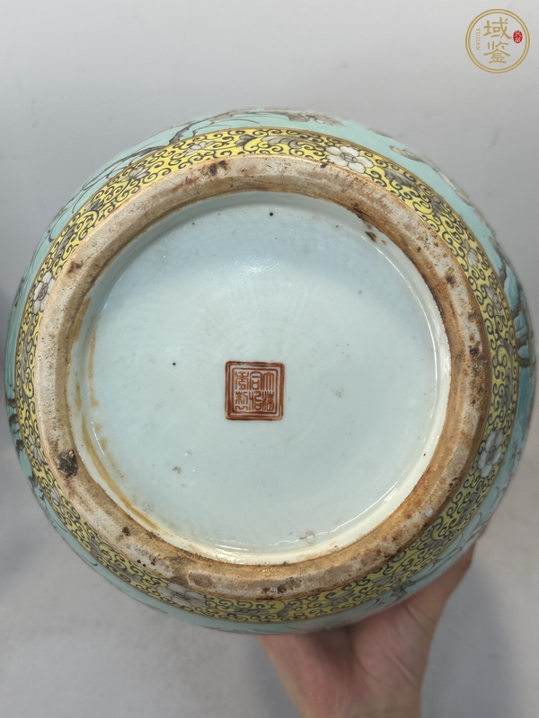 古玩陶瓷花間龍紋綠松石釉地墨彩天球瓶真品鑒賞圖