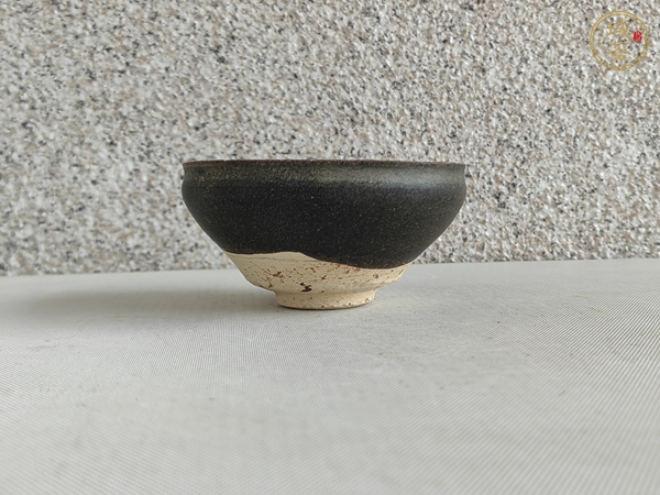 古玩陶瓷閩侯窯黑釉茶盞真品鑒賞圖