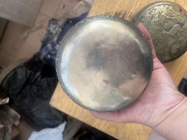 古玩銅器銀盒真品鑒賞圖