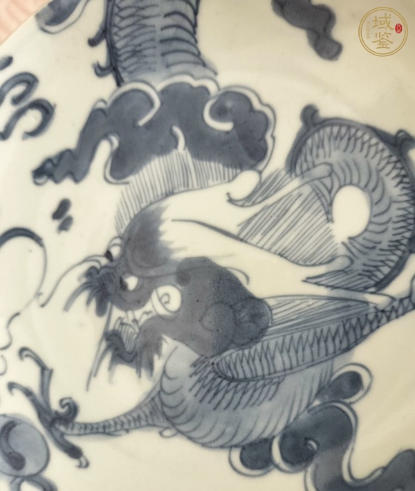 古玩陶瓷青花過墻龍紋盤真品鑒賞圖
