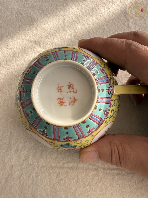 古玩陶瓷吉語紋粉彩執杯真品鑒賞圖