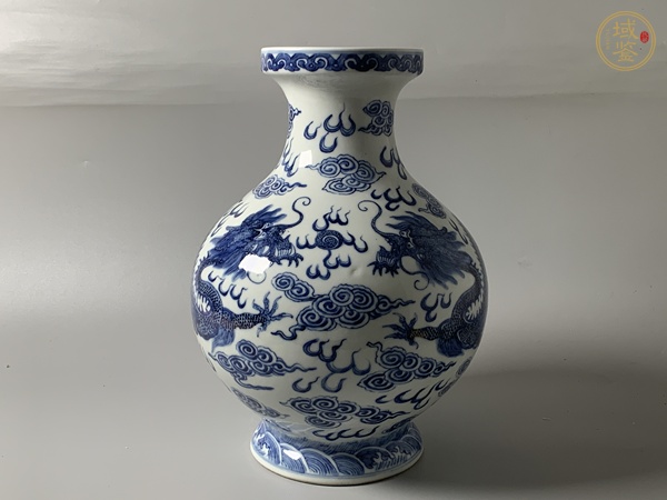 古玩清末民初·青花雙龍戲珠紋盤口尊真品鑒賞圖