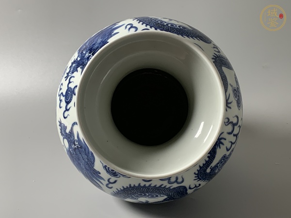 古玩陶瓷清末民初·青花雙龍戲珠紋盤口尊真品鑒賞圖