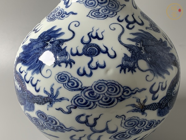古玩陶瓷清末民初·青花雙龍戲珠紋盤口尊真品鑒賞圖