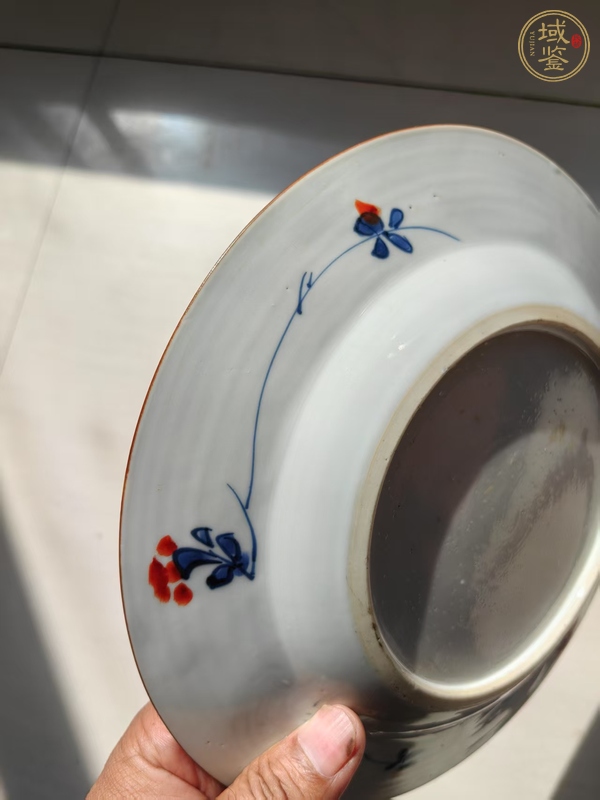 古玩陶瓷山水紋青花礬紅盤真品鑒賞圖
