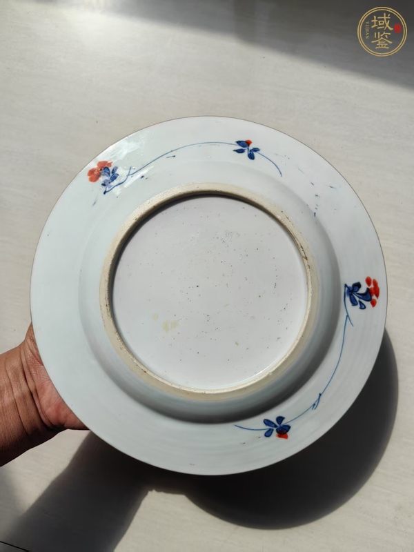 古玩陶瓷山水紋青花礬紅盤真品鑒賞圖
