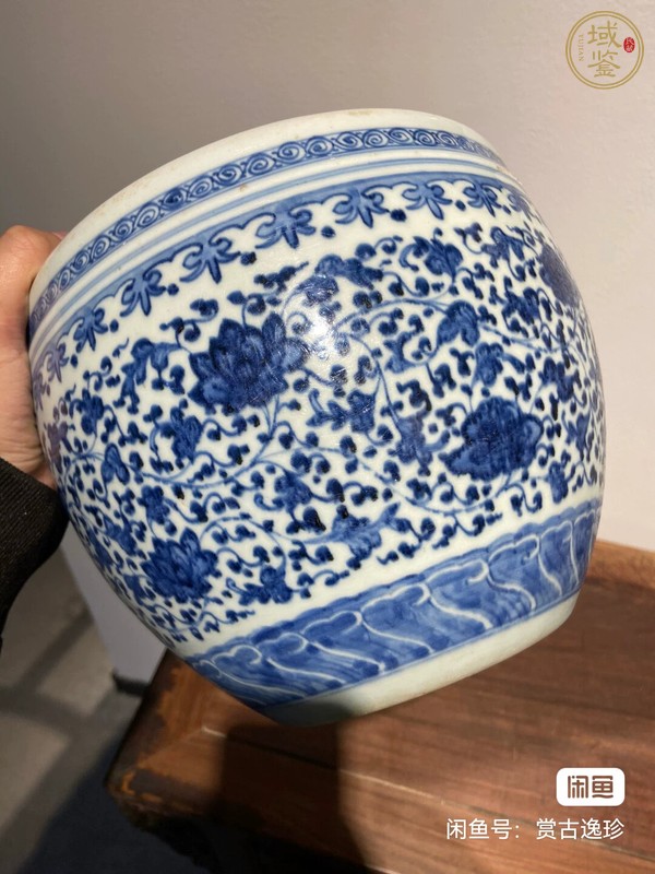 古玩陶瓷花卉紋青花缸真品鑒賞圖