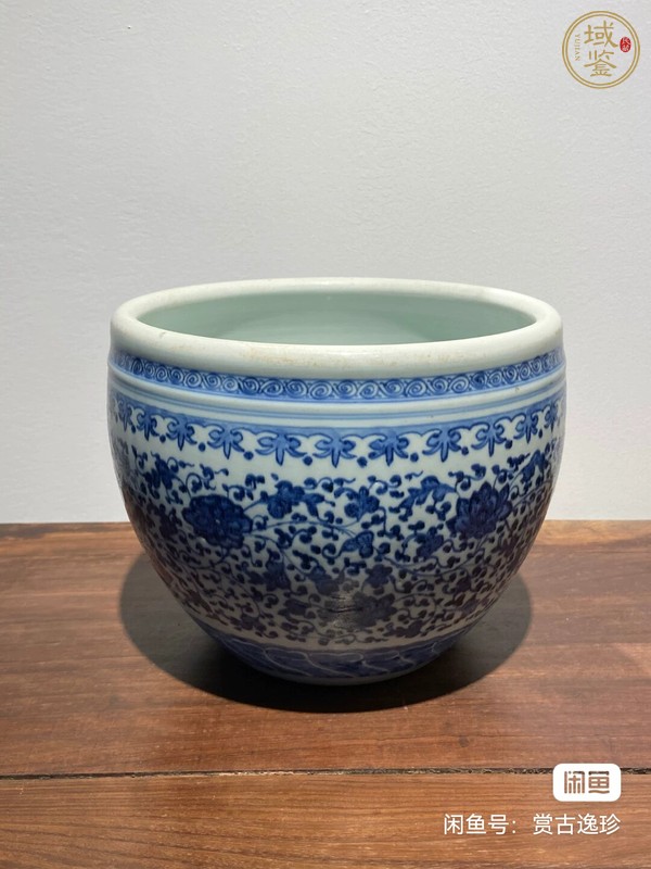 古玩陶瓷花卉紋青花缸真品鑒賞圖