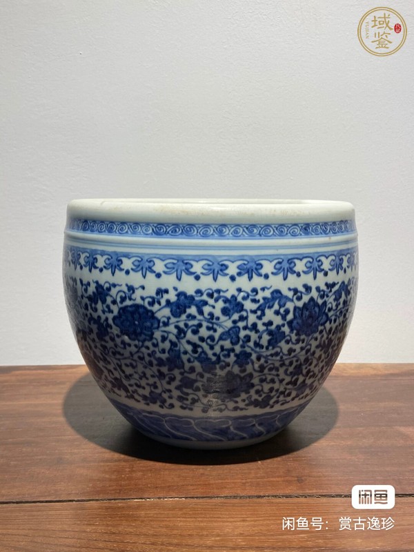 古玩陶瓷花卉紋青花缸真品鑒賞圖