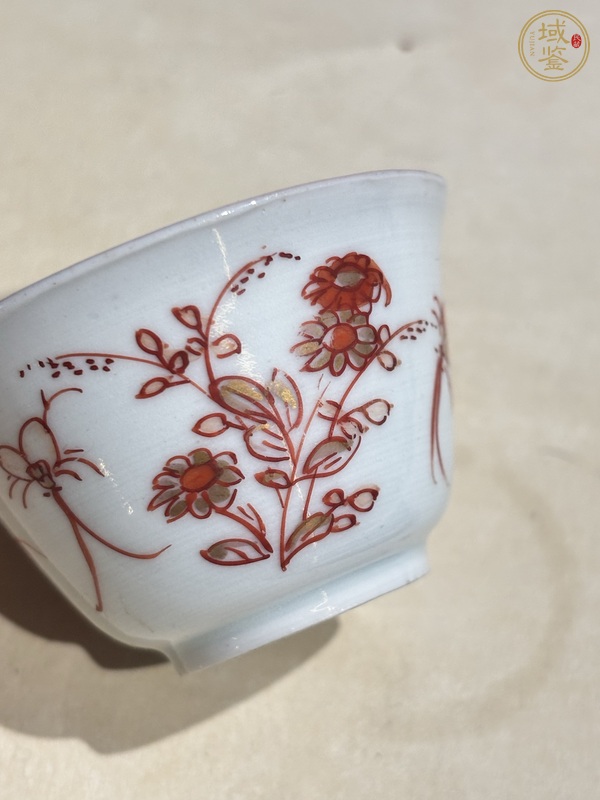 古玩陶瓷礬紅描金花卉紋杯真品鑒賞圖