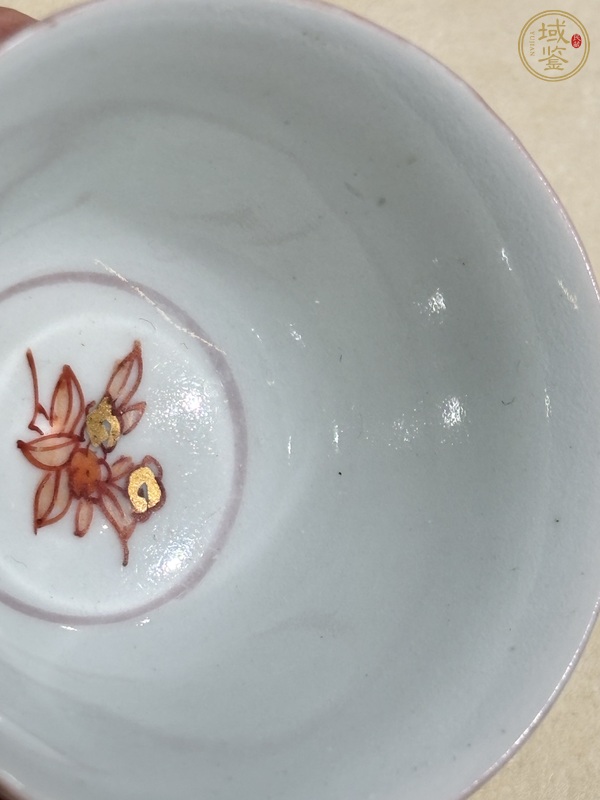 古玩陶瓷礬紅描金花卉紋杯真品鑒賞圖