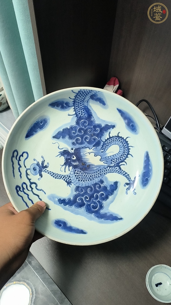 古玩陶瓷雍乾青花過墻龍紋盤 真品鑒賞圖