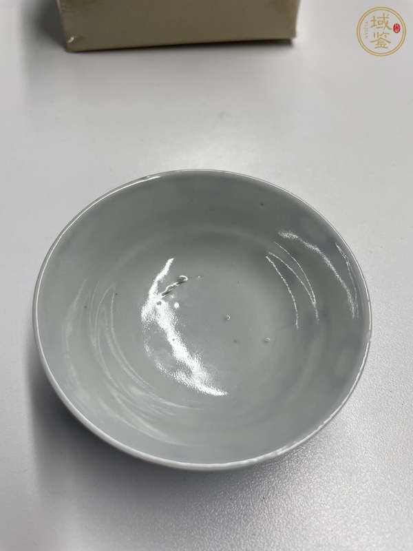 古玩陶瓷清乾隆洞石花蝶紋蓋碗一套真品鑒賞圖