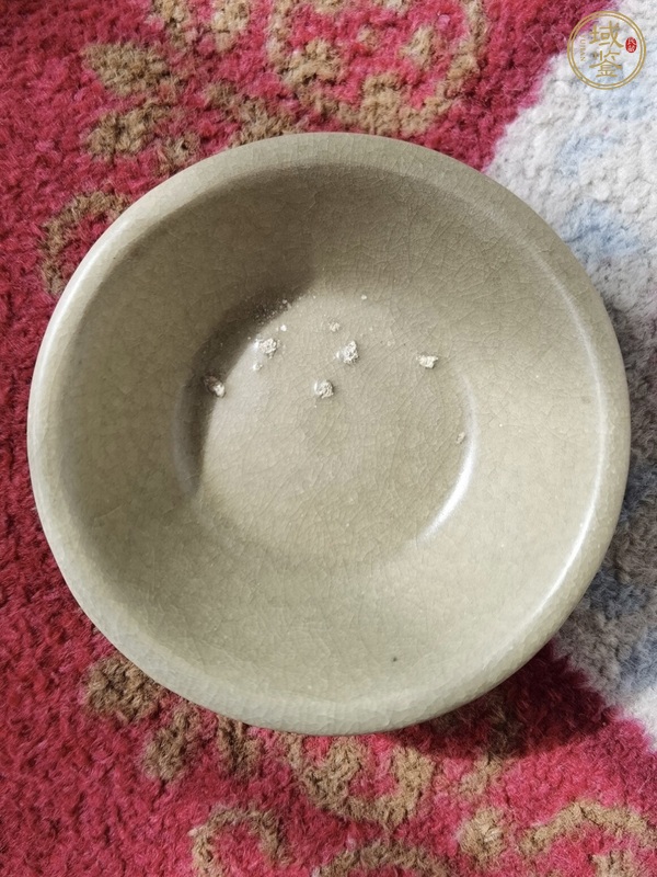 古玩龍泉青瓷米黃釉洗真品鑒賞圖