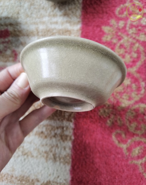 古玩陶瓷龍泉青瓷米黃釉洗真品鑒賞圖