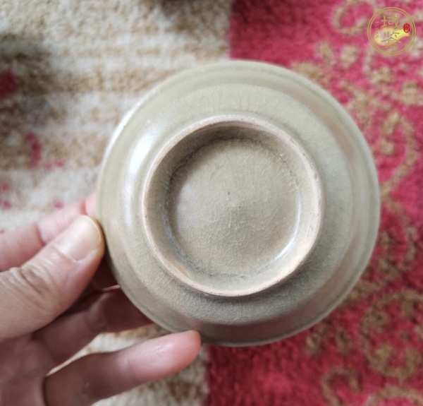古玩陶瓷龍泉青瓷米黃釉洗真品鑒賞圖