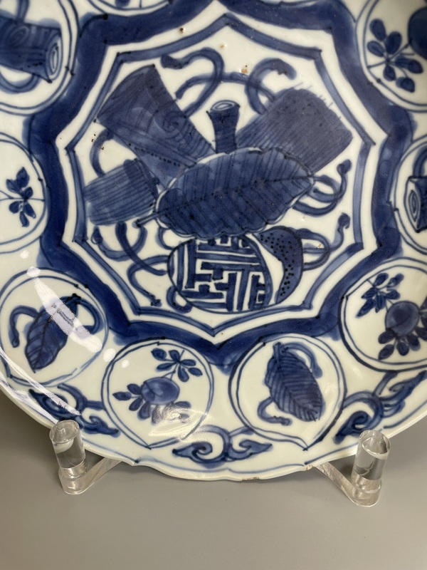古玩陶瓷明萬歷 青花八寶紋花口盤拍賣，當前價格1900元