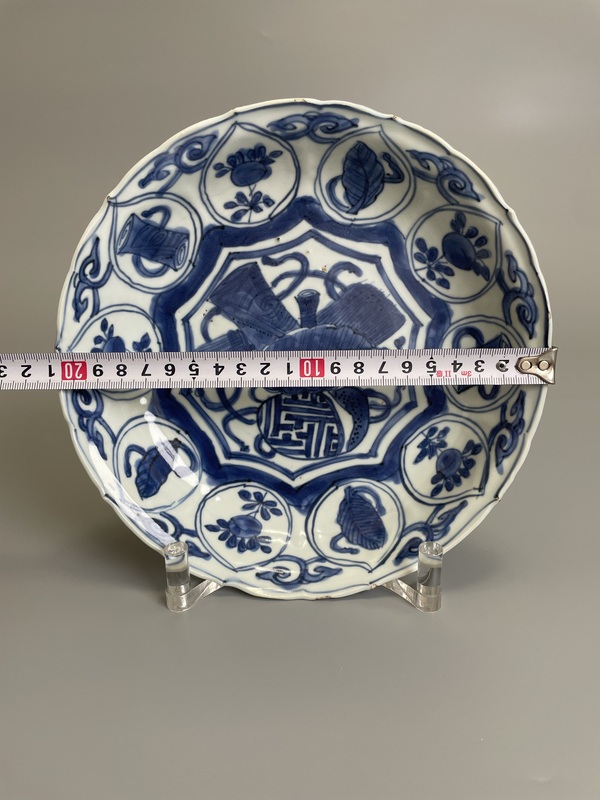 古玩陶瓷明萬歷 青花八寶紋花口盤拍賣,當前價格1900元