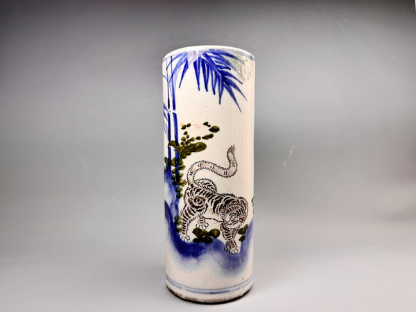 古玩嚴(yán)選清末民初·釉下五彩猛虎下山圖帽筒拍賣，當(dāng)前價(jià)格1240元