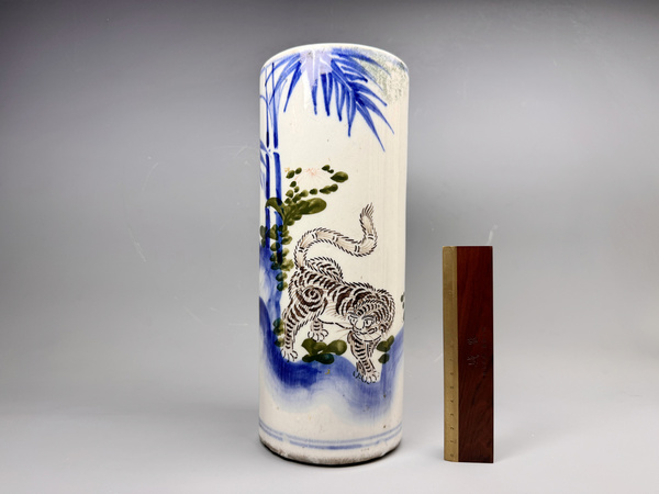 古玩陶瓷清末民初·釉下五彩猛虎下山圖帽筒拍賣，當(dāng)前價格744元