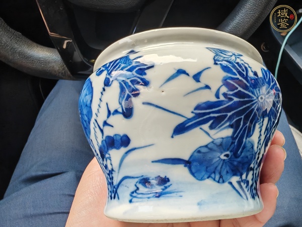 古玩陶瓷青花荷塘花卉紋水缸真品鑒賞圖