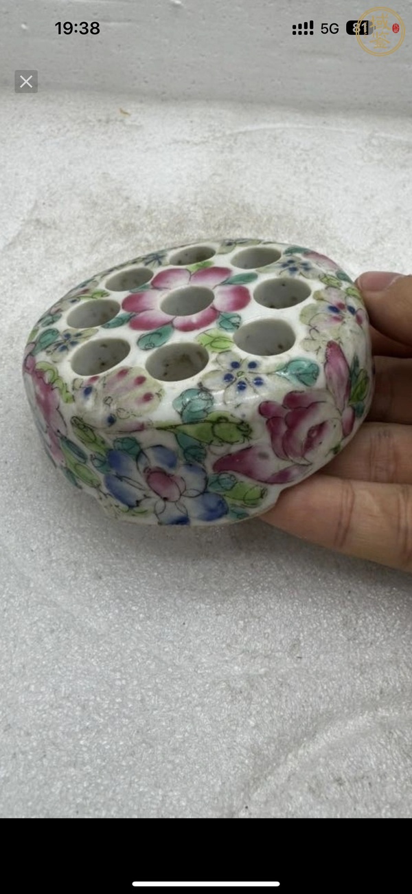 古玩陶瓷粉彩白花紋花插真品鑒賞圖